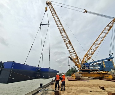 The CSD600 Lady Caroline Was Reassembled On Location