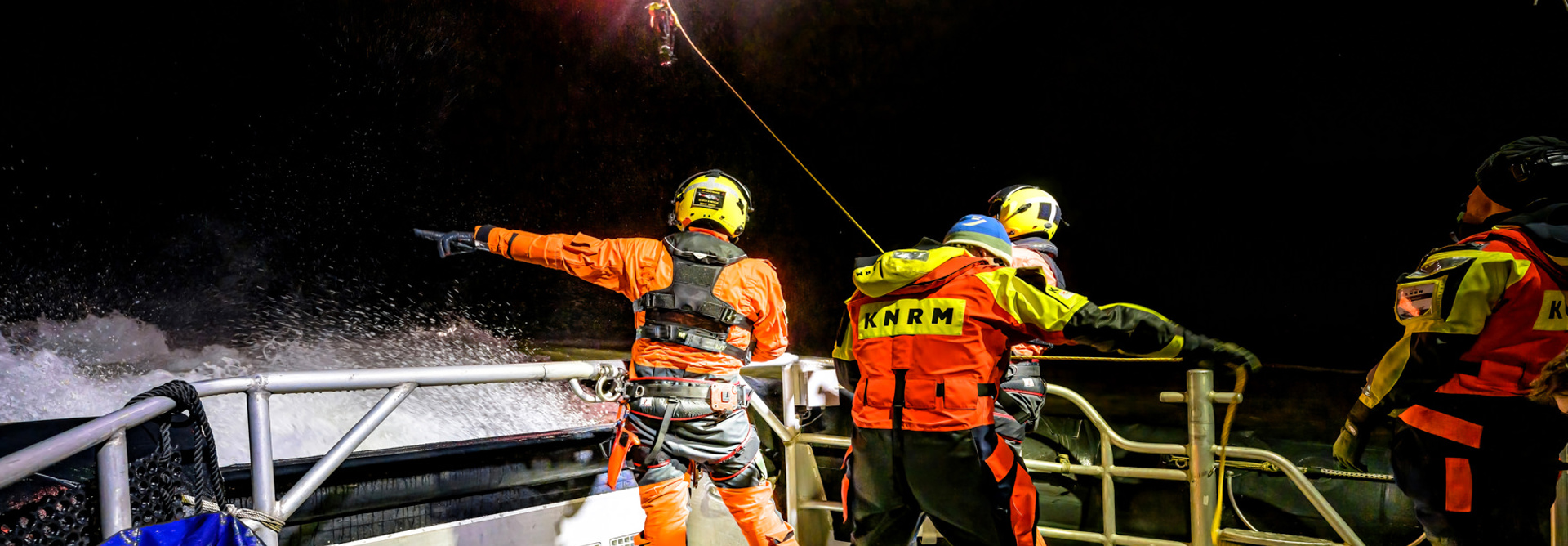 03 KNRM Oefening Met Kustwacht Reddinghelikopter Foto Roel Ovinge