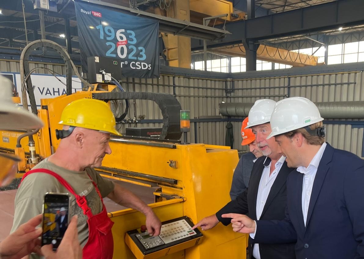 First Steel Plate Cutting Ceremony Beaver 65