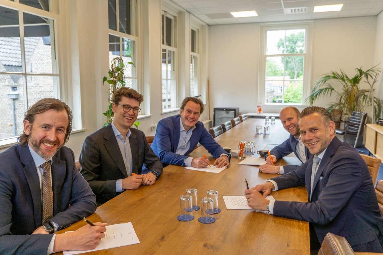 Flying Fish CPAC Systems Signing (2)