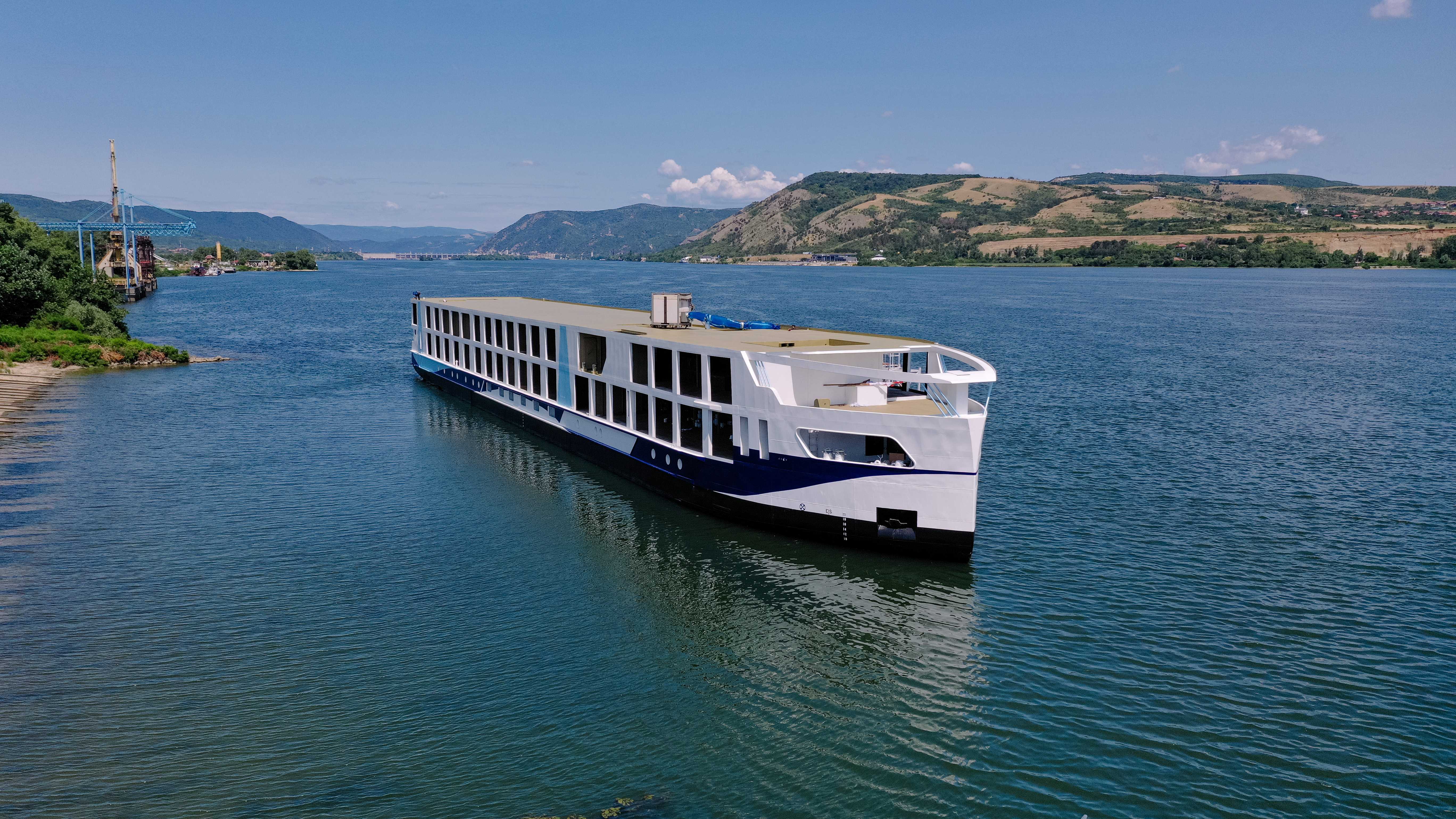 TUI Luzia (Launch)