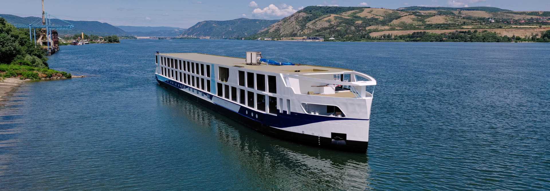 TUI Luzia (Launch)